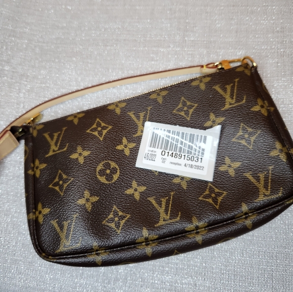 Authentic Louis Vuitton Pochette Accesoires - Picture 17 of 17